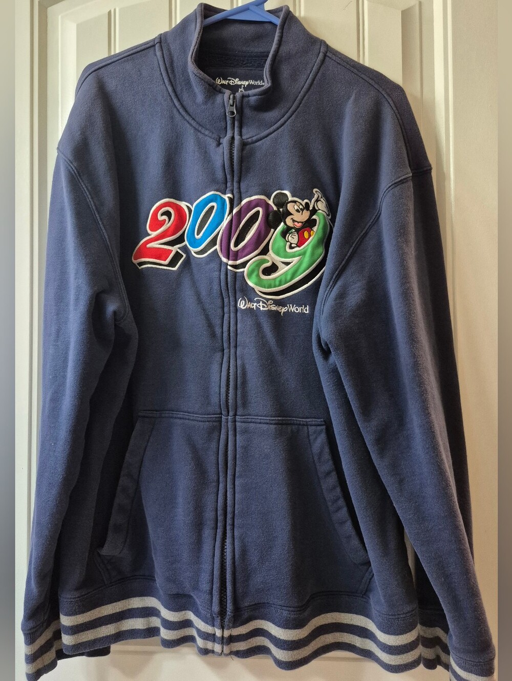 2009 Walt Disney World Full-zip Fleece Sweatshirt Adult Size XL